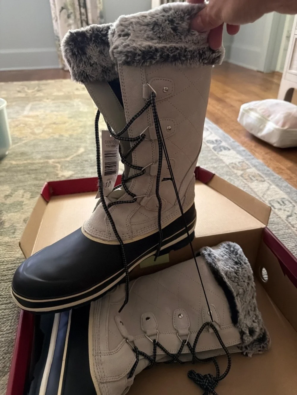 NWT Khombu Women’s Emily Boots Size 10